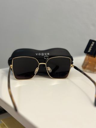 Gafas de sol Vogue doradas y marrones