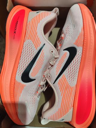 Nike Vomero 18 GS Talla 39