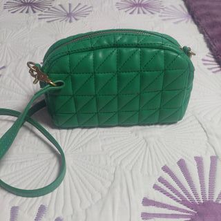 Bolso verde acolchado Zara