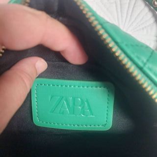 Bolso verde acolchado Zara