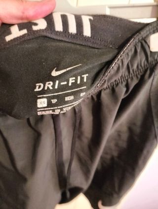 Nike Shorts Deportivos con Mallas Internas