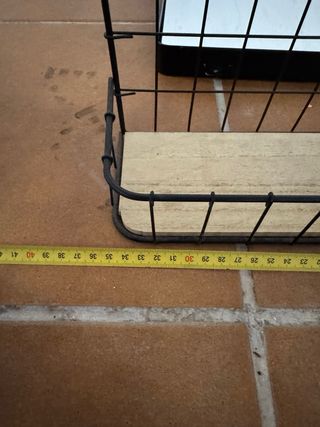 Entradita con espejo y estantería, de Maisons du M