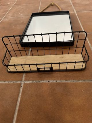 Entradita con espejo y estantería, de Maisons du M