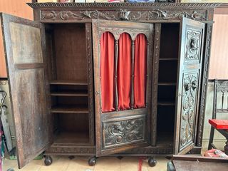 Armario antiguo madera tallada
