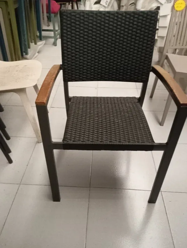 Sillas con brazos de madera