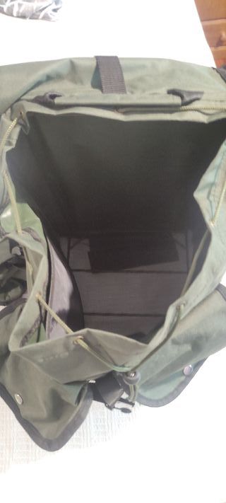 Mochila para setas con estructura metálica