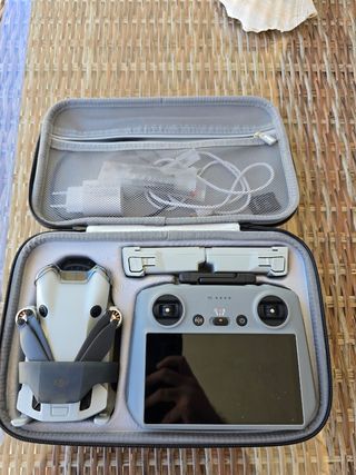 Dron DJI Mini 4 Pro (RC2)
