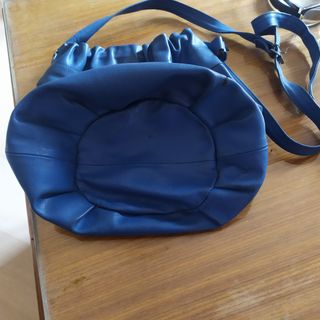 Borsa a sacco vera pelle blu con turchese