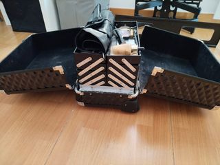 Maletín de maquillaje con ruedas