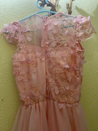 Vestido rosa con flores y tul
