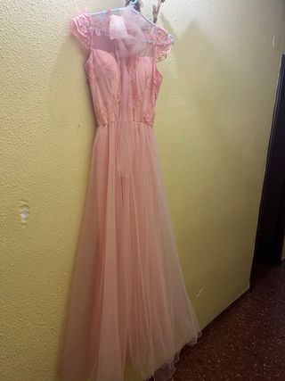 Vestido rosa con flores y tul