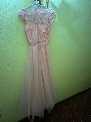 Vestido rosa con flores y tul