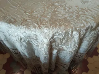 Mantón de Manila antiguo beige