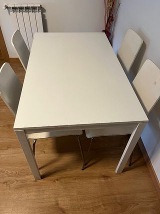 Mesa comedor blanca + 4 sillas