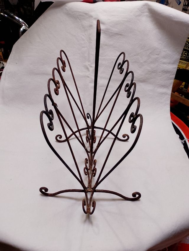 Revistero antiguo forja