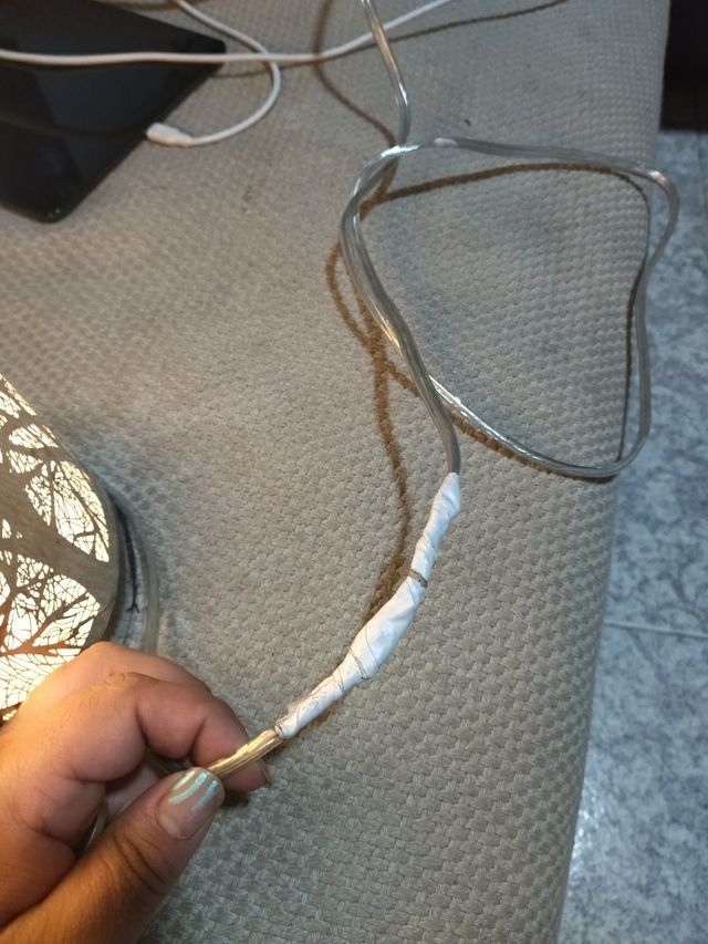 Lámparas de mesa plateadas con diseño