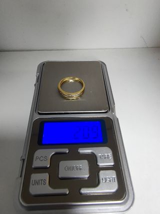 Anillo Oro 18K con Piedras Blancas