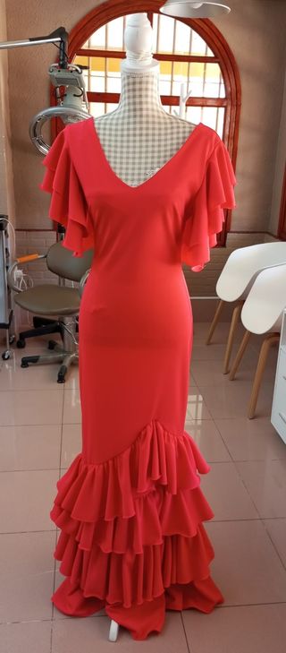 Traje de flamenca rojo con volantes
