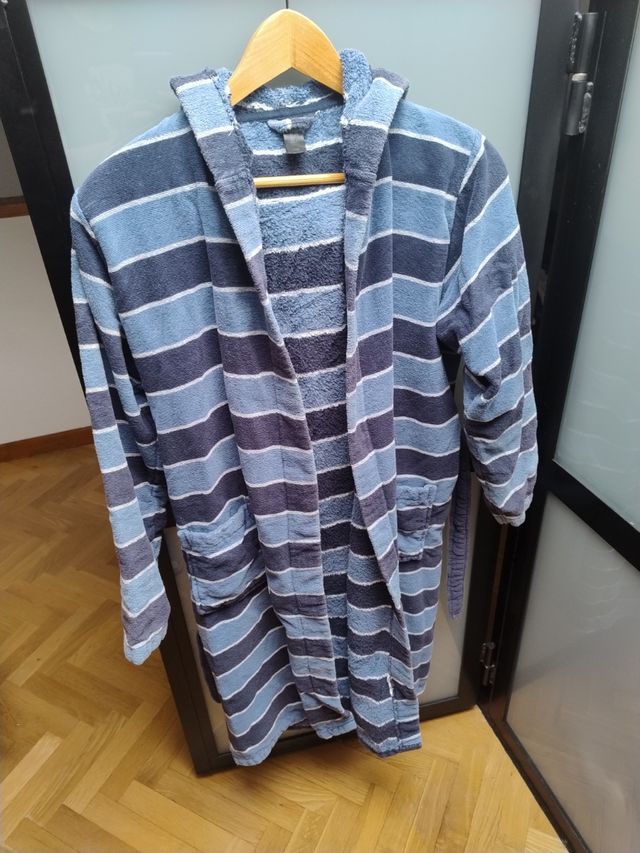 Albornoz a rayas azul y blanco