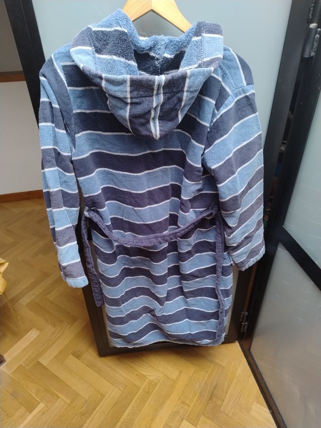 Albornoz a rayas azul y blanco