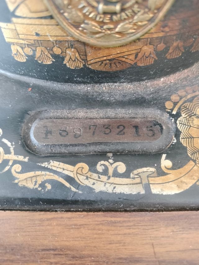 Máquina de coser Singer antigua