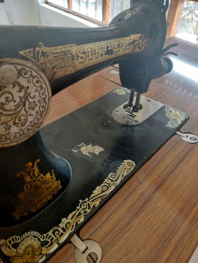 Máquina de coser Singer antigua