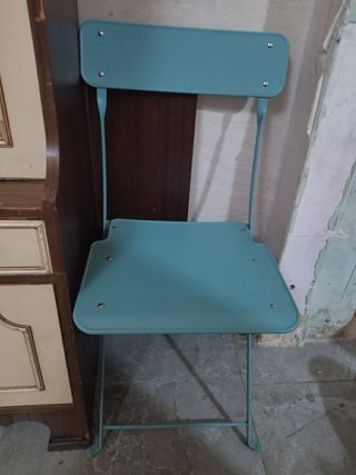 Silla plegable de hierro color azul verdoso