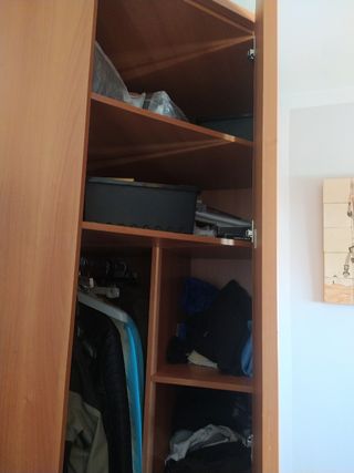 Armadio ad angolo in legno