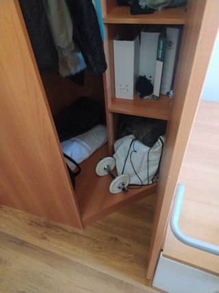 Armadio ad angolo in legno