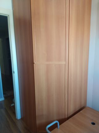 Armadio ad angolo in legno