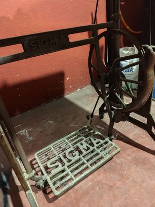 Máquina de coser antigua SIGMA