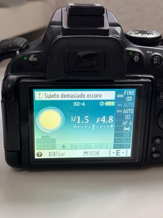 Cámara Nikon D5100 + Objetivo 18-55. LEE