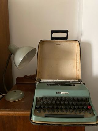 Máquina de escribir Olivetti Lettera 32