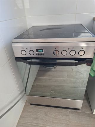 Vitrocerámica y Horno Indesit