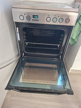 Vitrocerámica y Horno Indesit