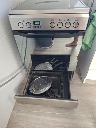 Vitrocerámica y Horno Indesit