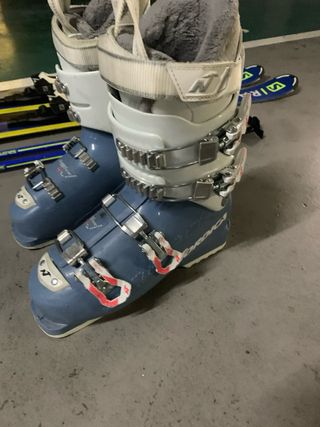 Esquís Salomon JR 140cm con Palos y Botas