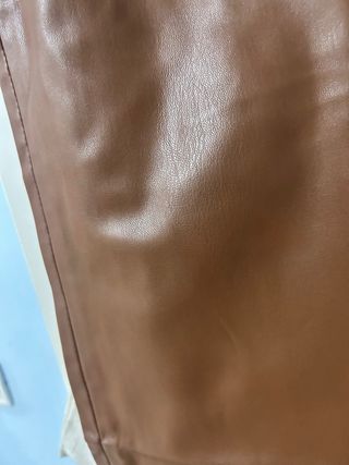 Pantalones marrones de cuero