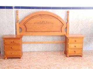 Testiera e comodini in legno
