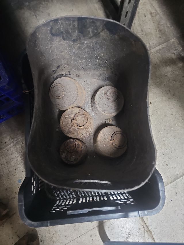 Pesas antiguas de hierro