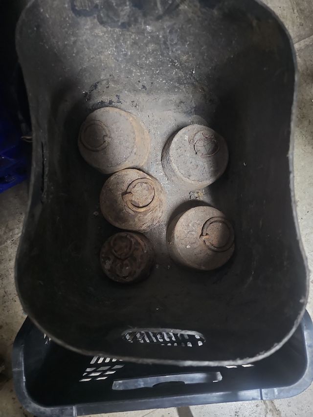 Pesas antiguas de hierro