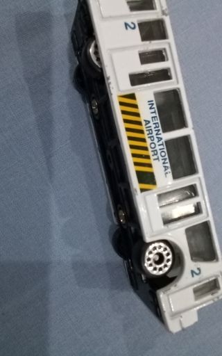 Set di 3 macchinine giocattolo: autobus e 2 auto