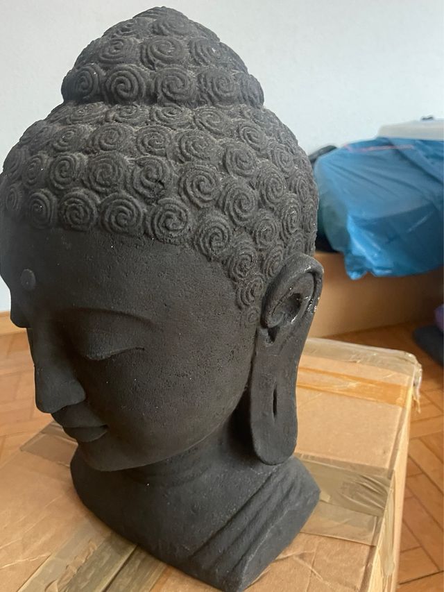 Cabeza de Buda de piedra