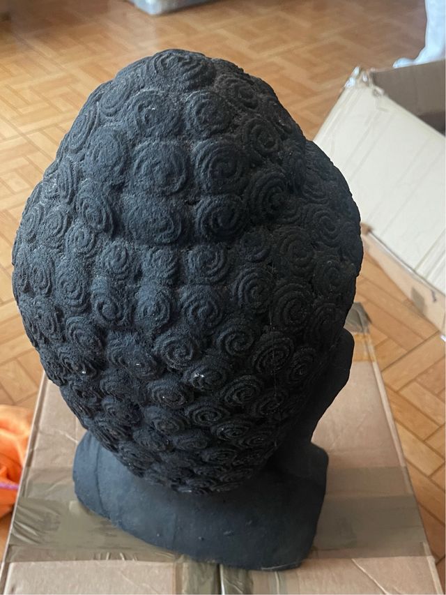 Cabeza de Buda de piedra