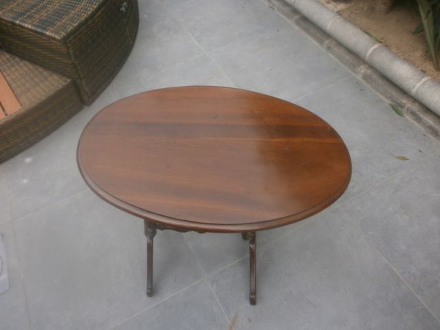 Mesa auxiliar de madera
