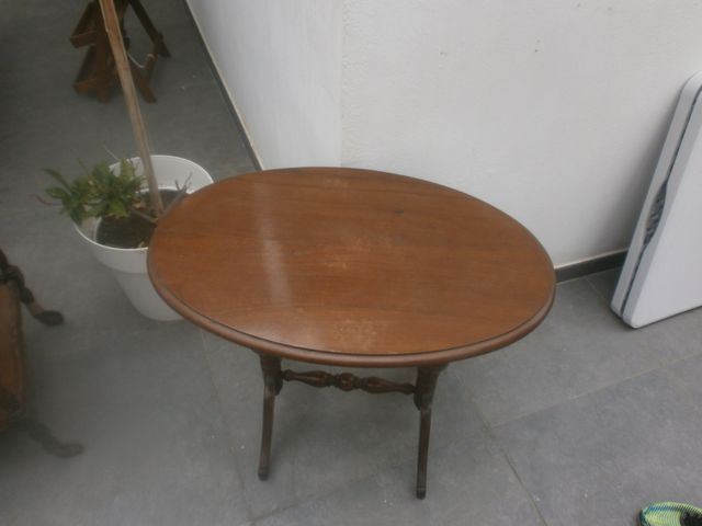 Mesa auxiliar de madera