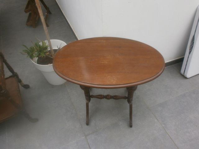 Mesa auxiliar de madera