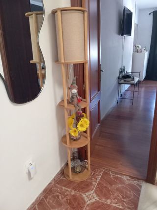 Lámpara de pie de madera