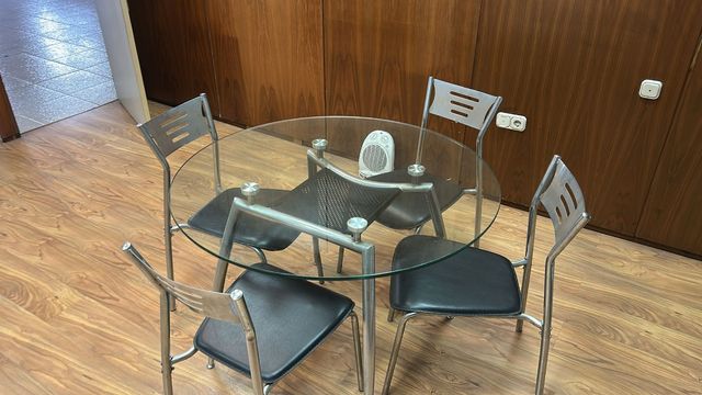 Mesa redonda cristal y 4 sillas