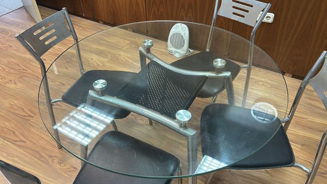 Mesa redonda cristal y 4 sillas